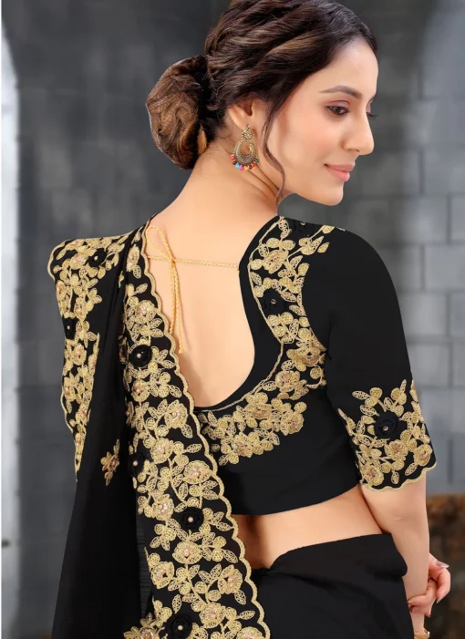 এক্সক্লুসিভ ওয়েটলেস জর্জেট পুতি ও এমব্রয়ডারি করা শাড়ি - Image 2