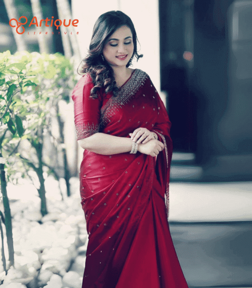 ইন্ডিয়ান ওয়েটলেস চিনিগুড়া সিল্ক এমব্রয়ডারি করা শাড়ি