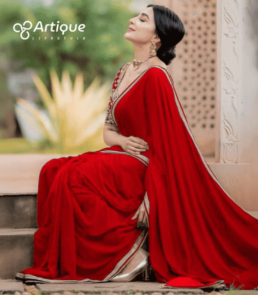 ট্রেডিশনাল লেইস ওয়ার্ক জর্জেট পার্টি শাড়ি