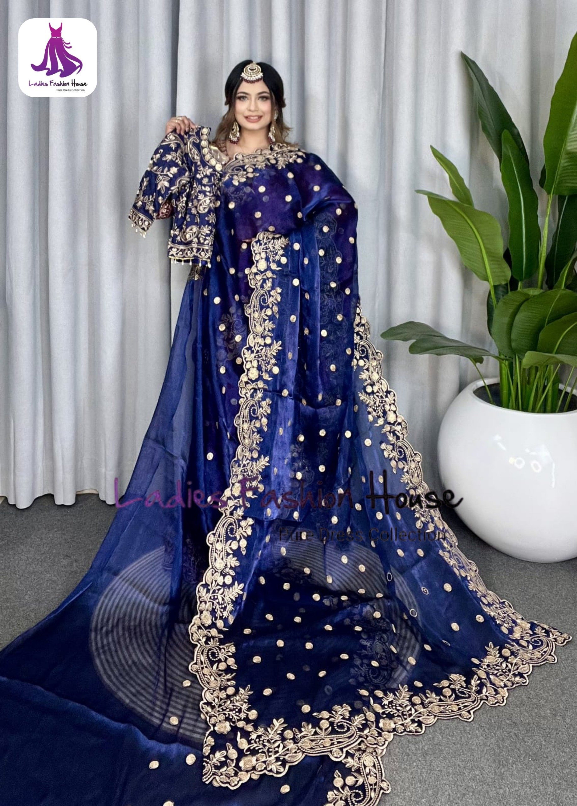 অরিজিনাল ইন্ডিয়ান জিমিচু সিল্ক পার্টি শাড়ি _রেডি ব্লাউজ সহ ব্লু কালার - Image 2